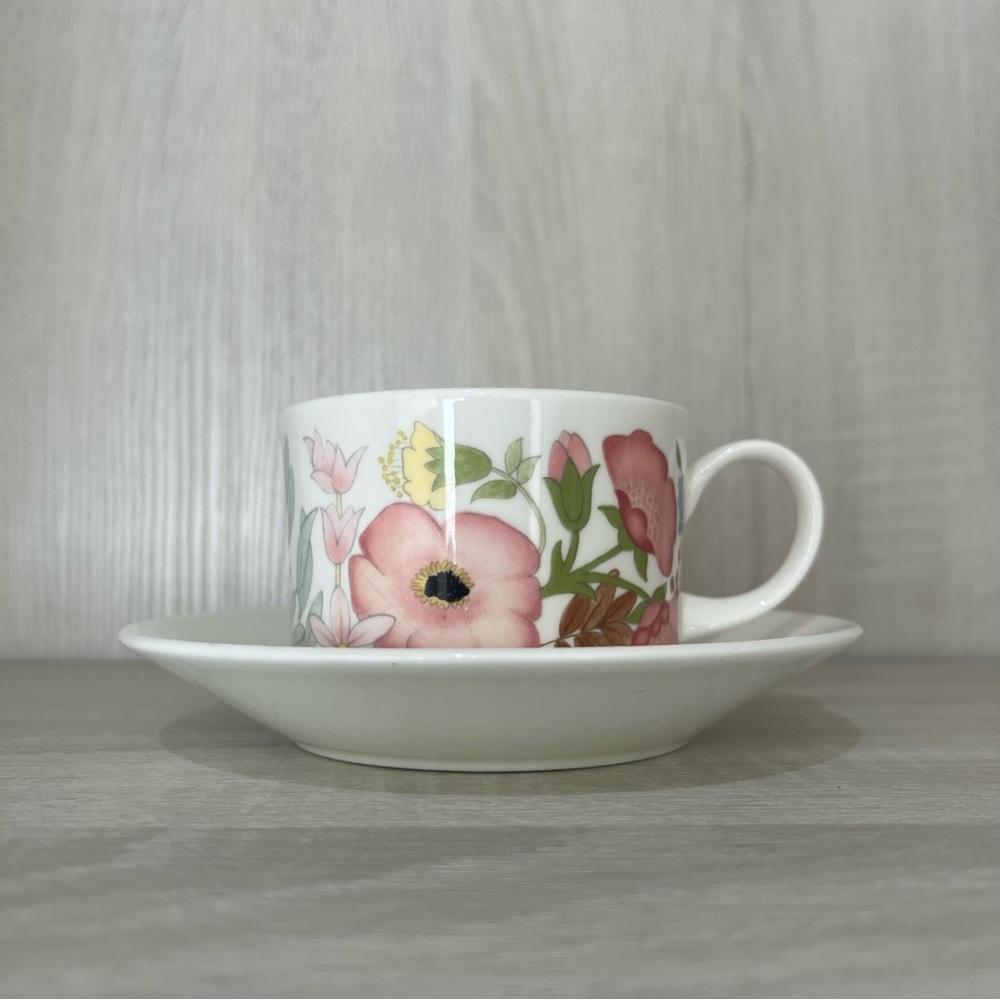 Vintage 1970s Wedgwood Meadow Sweet Teacup & Saucer Bone China (R4528)